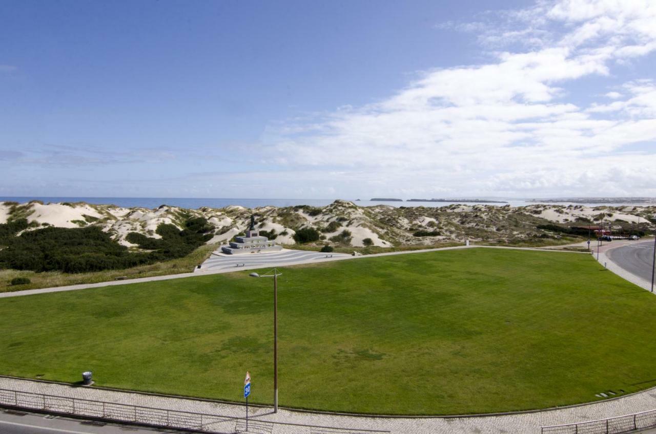 Baywatch Beach House Peniche Lägenhet Exteriör bild